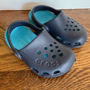 Crocs blue child’s size 6 boy shoes